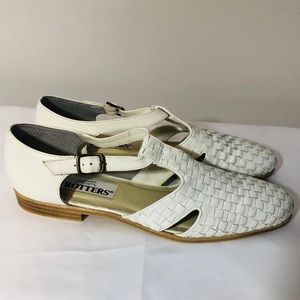 Trotters Lucille white woven leather flats 9.5